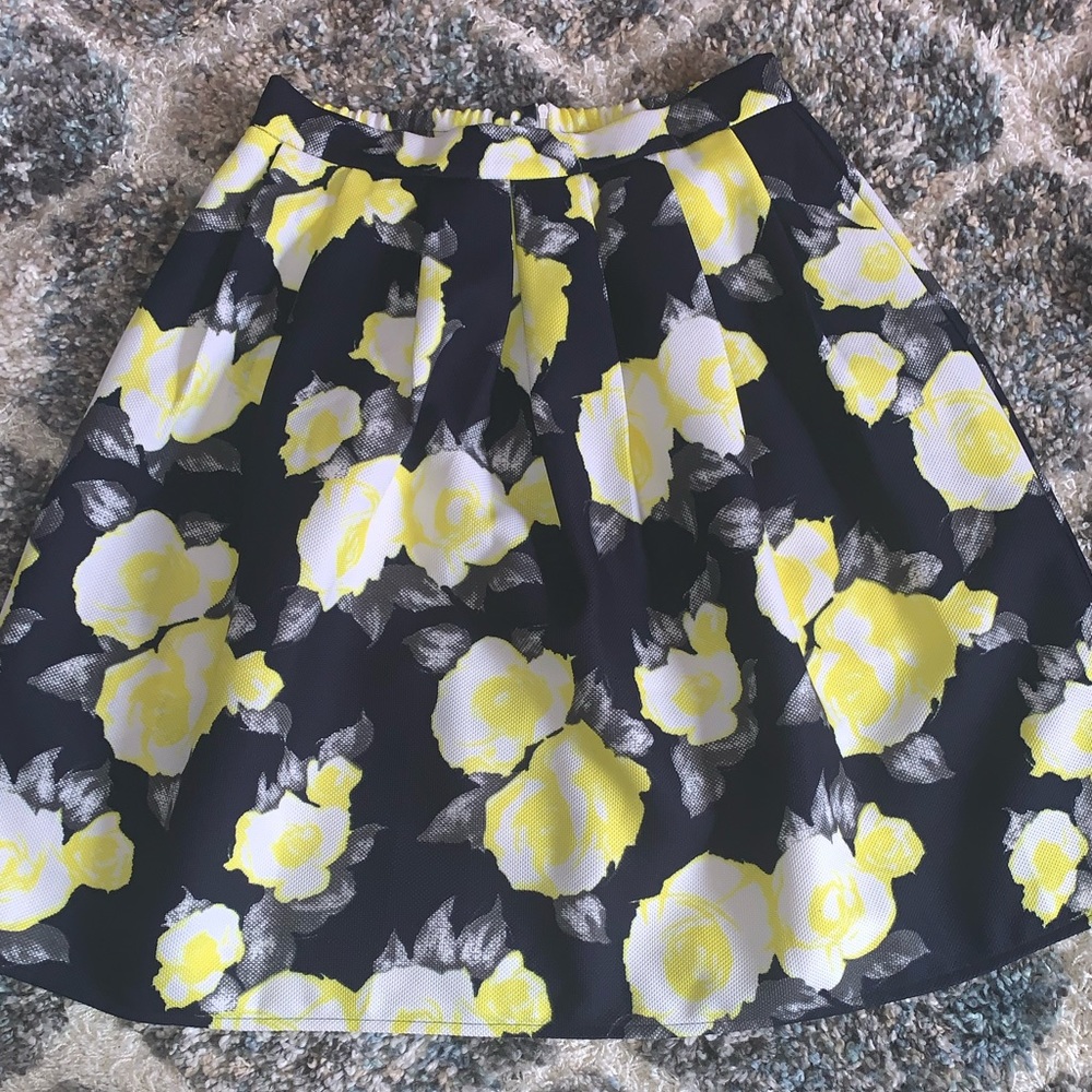 Blue & yellow floral pattern pelted skirt